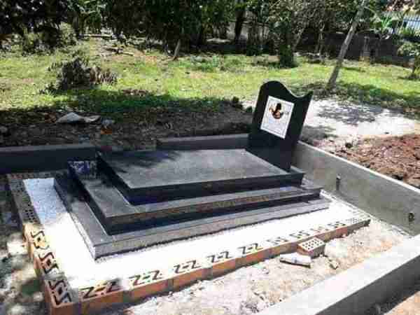 Grave/Tomb stone & head stones