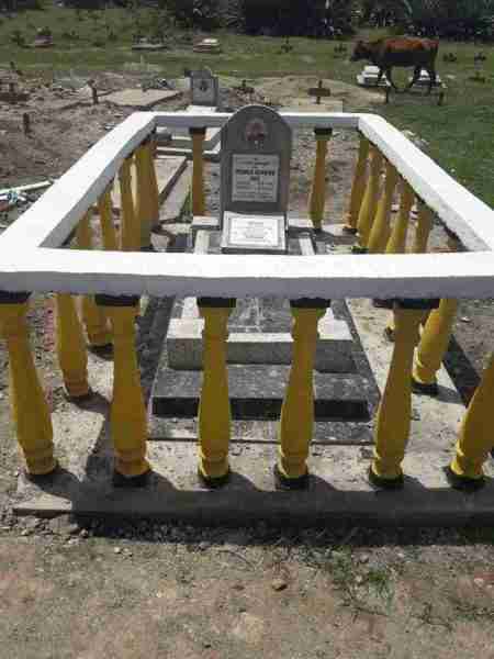 Grave/Tomb stone & head stones