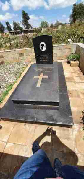 Grave/Tomb stone & head stones